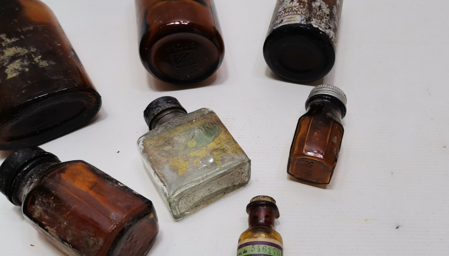 ECZACILIK TARİHİ - ANTİKA CAM İLAÇ ŞİŞESİ LOTU