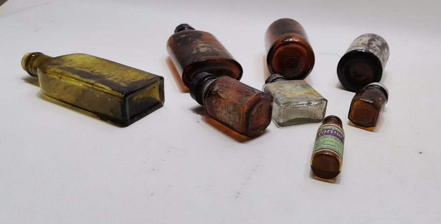 ECZACILIK TARİHİ - ANTİKA CAM İLAÇ ŞİŞESİ LOTU