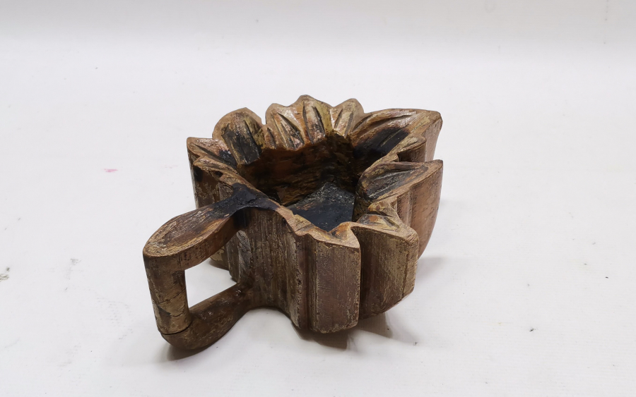 EL OYMA ARKASI YAZILI ÇINAR YAPRAĞI FORMUNDA AHŞAP ÇAMÇAK