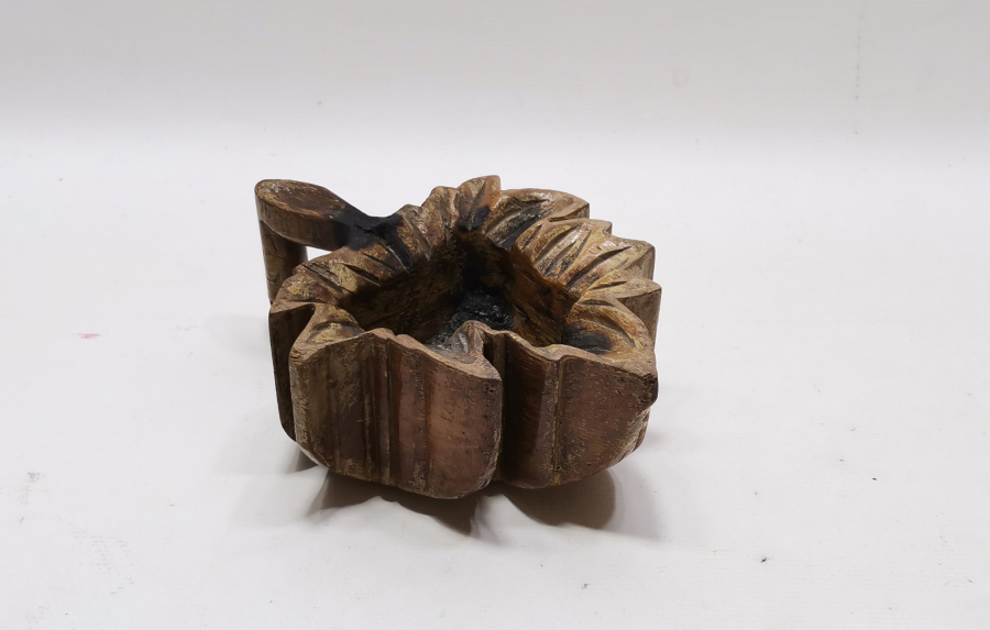 EL OYMA ARKASI YAZILI ÇINAR YAPRAĞI FORMUNDA AHŞAP ÇAMÇAK