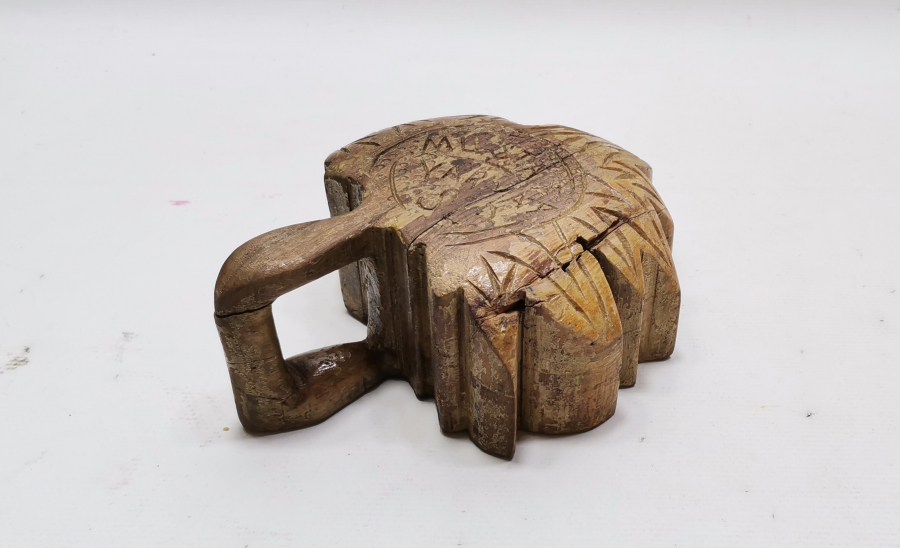 EL OYMA ARKASI YAZILI ÇINAR YAPRAĞI FORMUNDA AHŞAP ÇAMÇAK