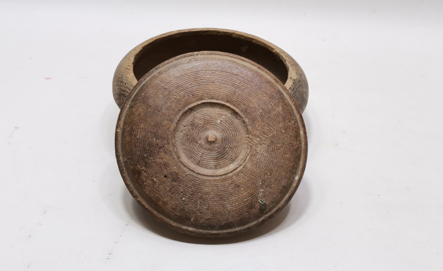 NADİR FORMDA TEKKE İŞİ KAPAKLI AHŞAP KAP