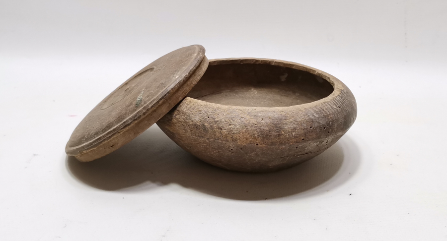 NADİR FORMDA TEKKE İŞİ KAPAKLI AHŞAP KAP