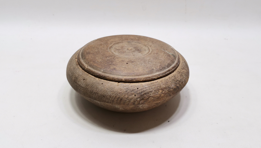 NADİR FORMDA TEKKE İŞİ KAPAKLI AHŞAP KAP