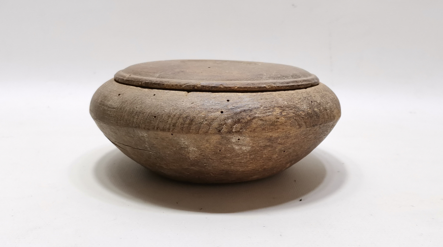 NADİR FORMDA TEKKE İŞİ KAPAKLI AHŞAP KAP