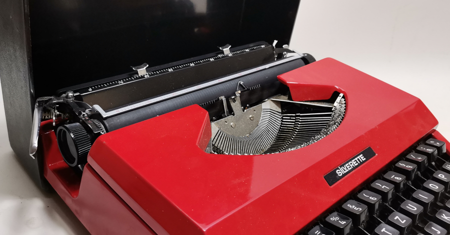 ORJİNAL KUTUSUNDA ANTİKA SEYAHAT DAKTİLOSU