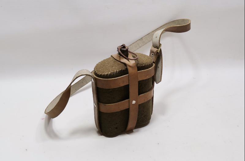 1. DÜNYA SAVAŞI DÖNEMİ ORJİNAL KILIFINDA EMAYE SUBAY MATARASI