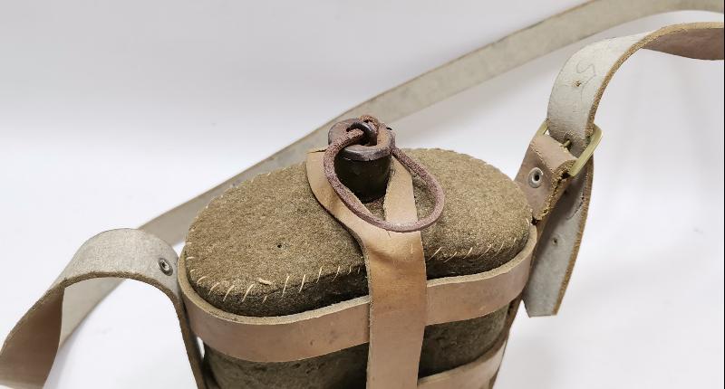 1. DÜNYA SAVAŞI DÖNEMİ ORJİNAL KILIFINDA EMAYE SUBAY MATARASI