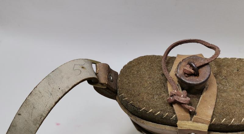 1. DÜNYA SAVAŞI DÖNEMİ ORJİNAL KILIFINDA EMAYE SUBAY MATARASI