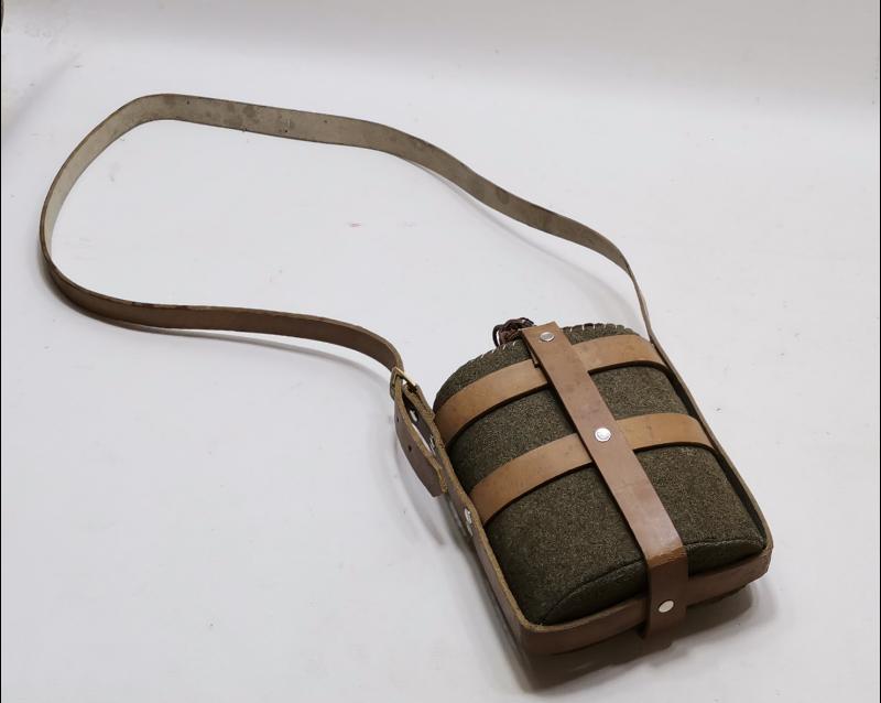 1. DÜNYA SAVAŞI DÖNEMİ ORJİNAL KILIFINDA EMAYE SUBAY MATARASI