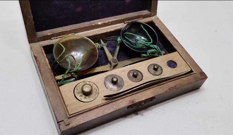 ORJİNAL KUTUSUNDA BAĞA KEFELİ KUYUMCU TERAZİSİ 