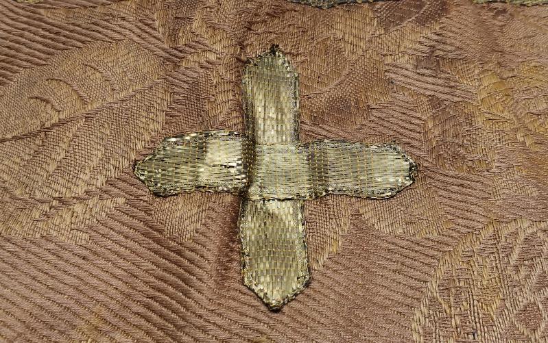 OSMANLI DÖNEMİ KİLİSE İŞİ ALTIN SIRMA İŞLEMELİ SUNAK ÖRTÜSÜ