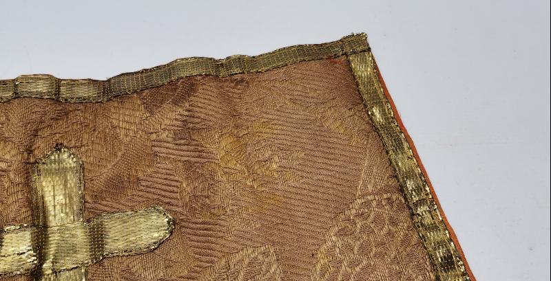 OSMANLI DÖNEMİ KİLİSE İŞİ ALTIN SIRMA İŞLEMELİ SUNAK ÖRTÜSÜ