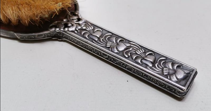 ANTİKA GÜMÜŞ KAPLAMA ELBİSE FIRÇASI 