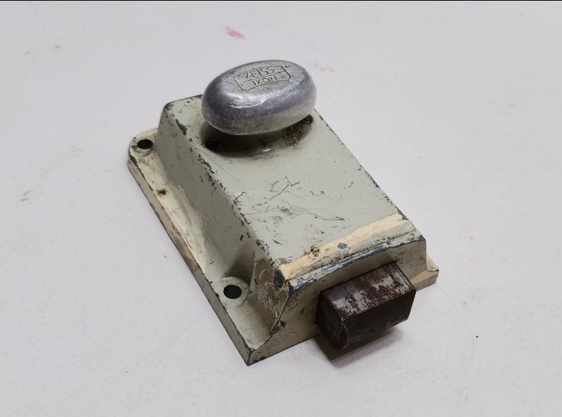 NADİR FORMDA ALMAN YAPIMI ZEISS IKON MARKA KAPI KİLİDİ