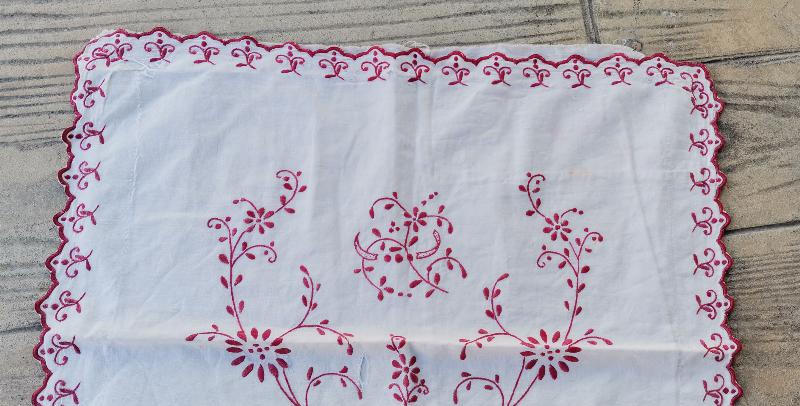 OSMANLI DÖNEM İNİSİYALLİ EL İŞLEME SEHPA ÖRTÜSÜ