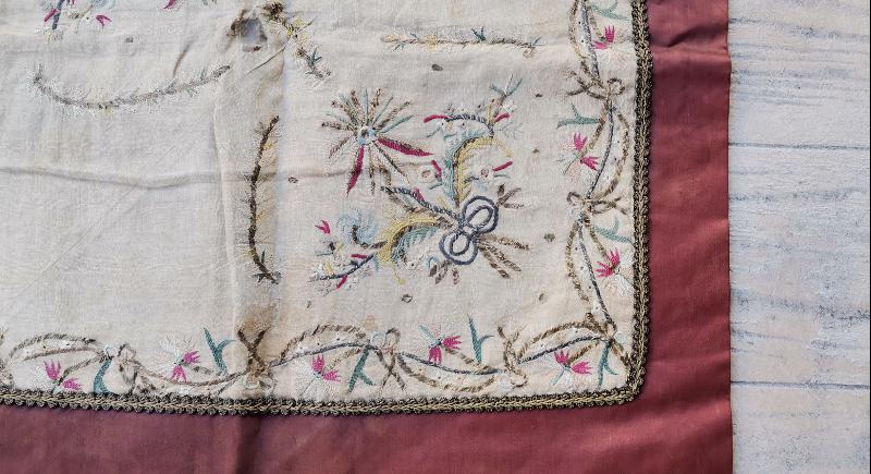 OSMANLI DÖNEMİ EL İŞLEME FARKLI FORMDA SEHPA ÖRTÜSÜ