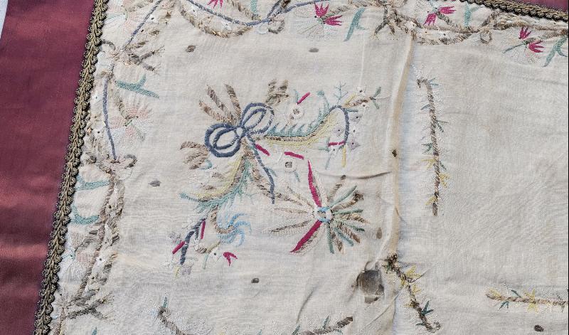 OSMANLI DÖNEMİ EL İŞLEME FARKLI FORMDA SEHPA ÖRTÜSÜ