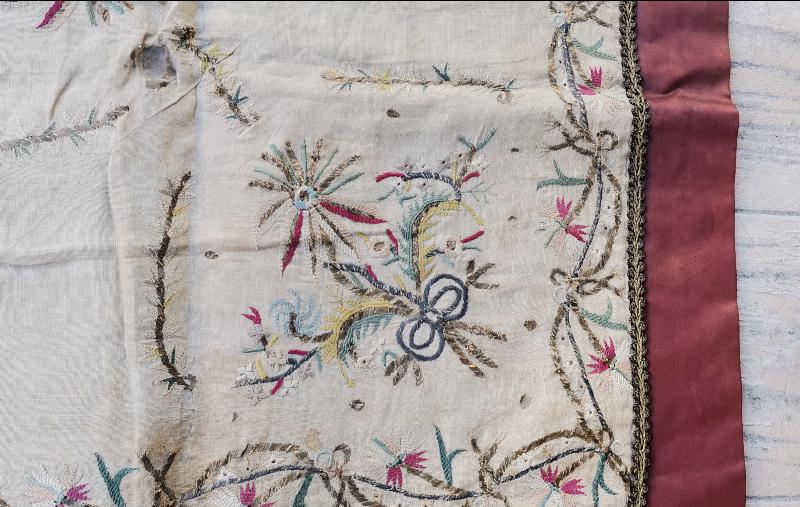 OSMANLI DÖNEMİ EL İŞLEME FARKLI FORMDA SEHPA ÖRTÜSÜ