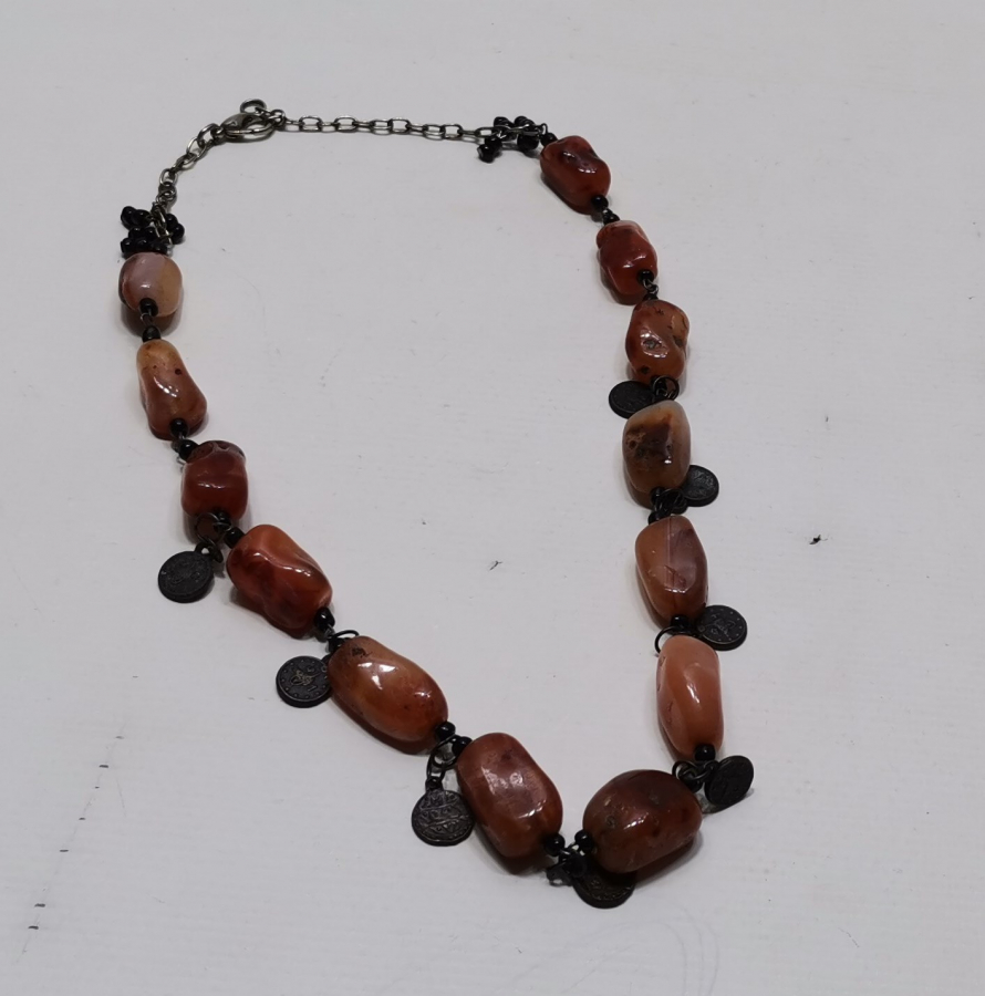 AKİK TAŞLARINDAN DİZAYN EDİLMİŞ GERDANLIK