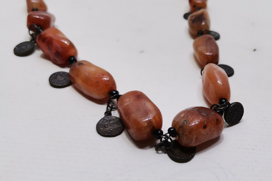 AKİK TAŞLARINDAN DİZAYN EDİLMİŞ GERDANLIK