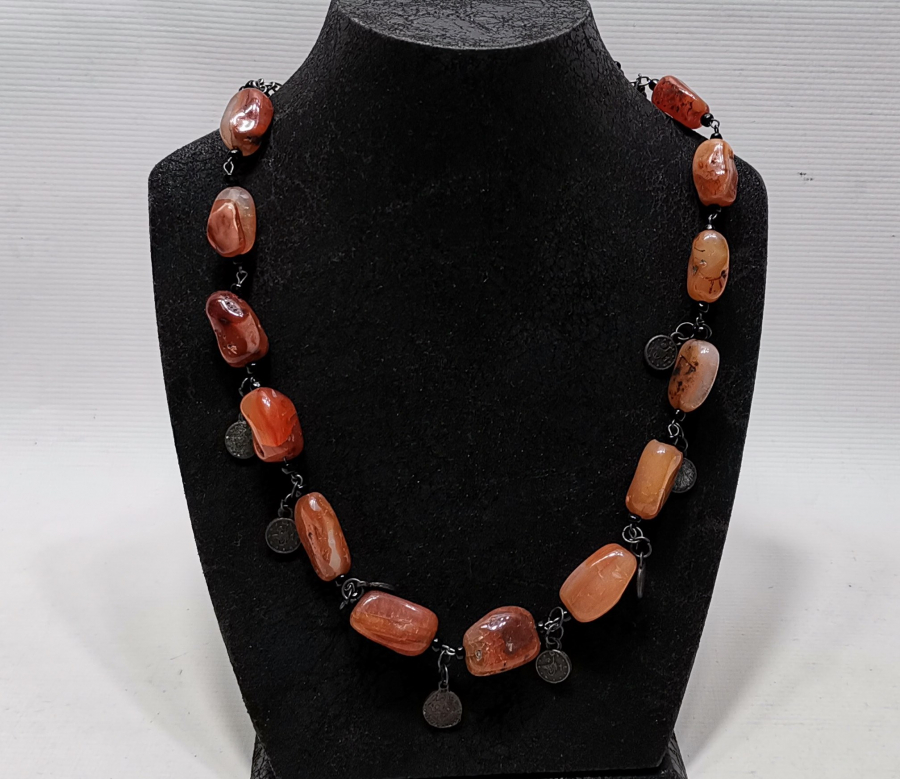 AKİK TAŞLARINDAN DİZAYN EDİLMİŞ GERDANLIK