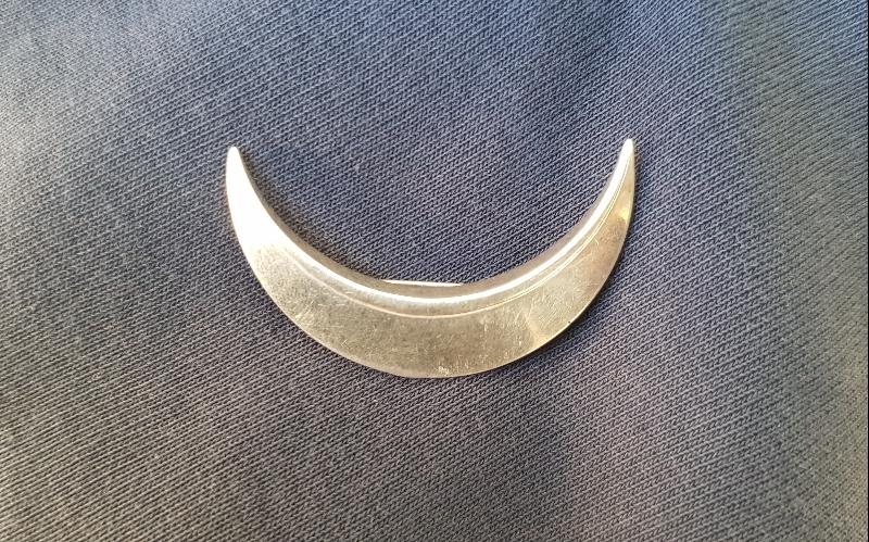 1. DÜNYA SAVAŞI DÖNEMİ ÇOK NADİR HİLAL FORMLU GÜMÜŞ OSMANLI SUBAY KALPAK KOKARTI