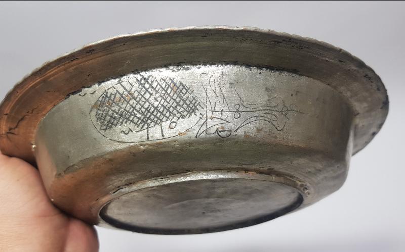 OSMANLI DÖNEMİ ÜZERİNDE 5 ADET YAZI BULUNAN ÇOK NADİR YENİÇERİ BAKIR TABAK