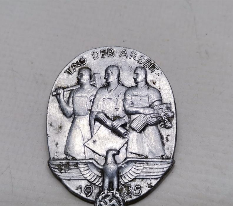 1935 TARİHLİ GAMALI HAÇLI ALMAN NAZİ ROZETİ