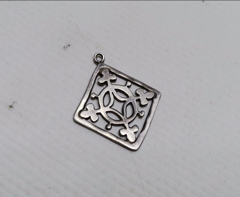 HAÇ FORMLU ANTİKA GÜMÜŞ KOLYE UCU