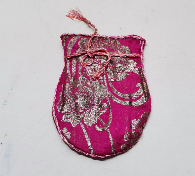 OSMANLI DÖNEMİ GÜMÜŞ SIRMA İŞLEMELİ KIRMIZI RENKLİ ELMASİYE KESE