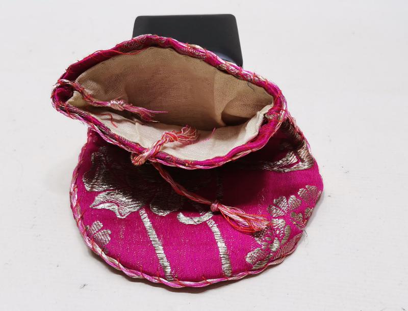 OSMANLI DÖNEMİ GÜMÜŞ SIRMA İŞLEMELİ KIRMIZI RENKLİ ELMASİYE KESE