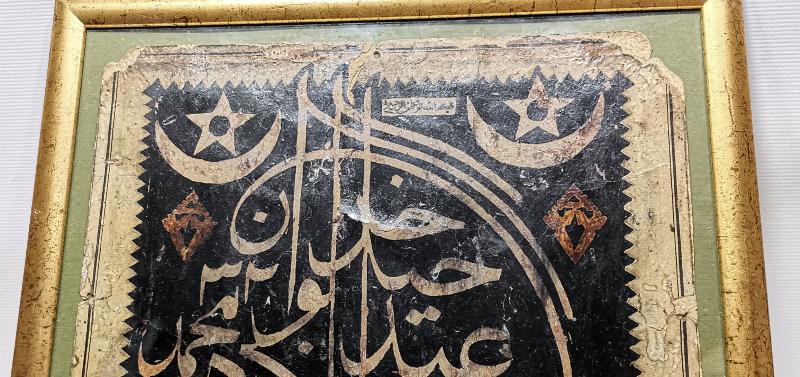 OSMANLI DÖNEMİ TARİHLİ VE KETEBELİ AY YILDIZLI EL YAZMA TUĞRA PANO