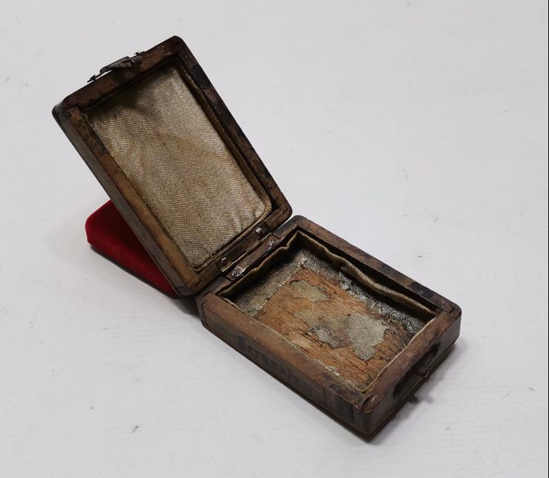 OSMANLI DÖNEMİ ÜZERİ HAÇ DESENLİ JERUSALEM YAZILI AHŞAP KUTU