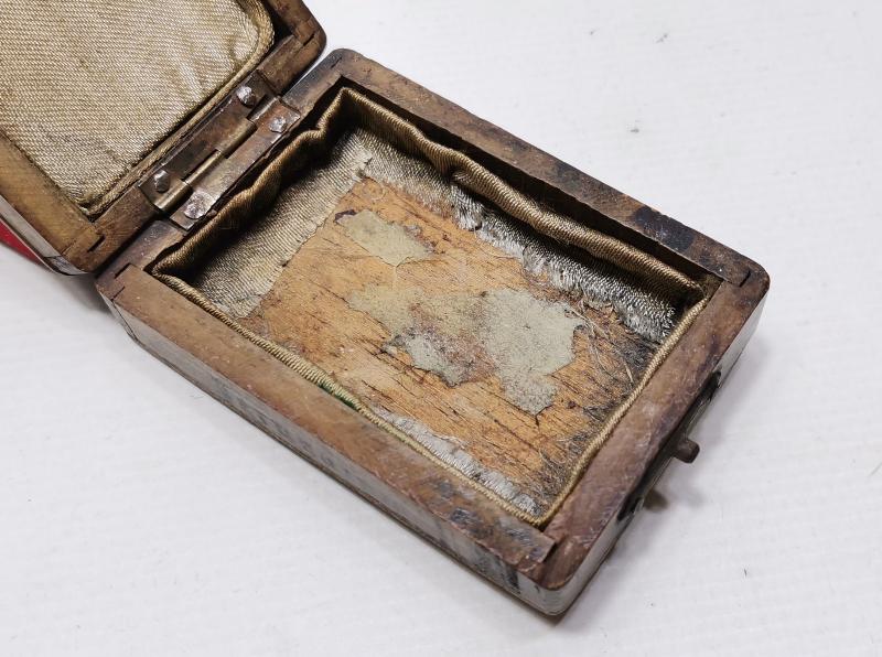 OSMANLI DÖNEMİ ÜZERİ HAÇ DESENLİ JERUSALEM YAZILI AHŞAP KUTU