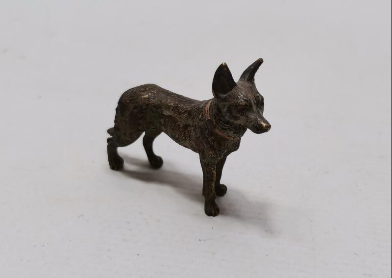 SANATÇI İŞİ ANTİKA KÖPEK BİBLOSU