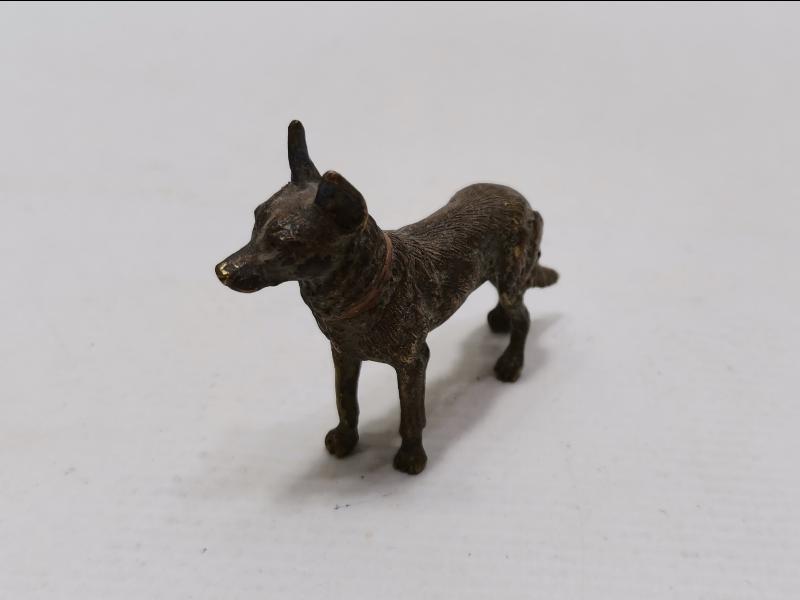 SANATÇI İŞİ ANTİKA KÖPEK BİBLOSU