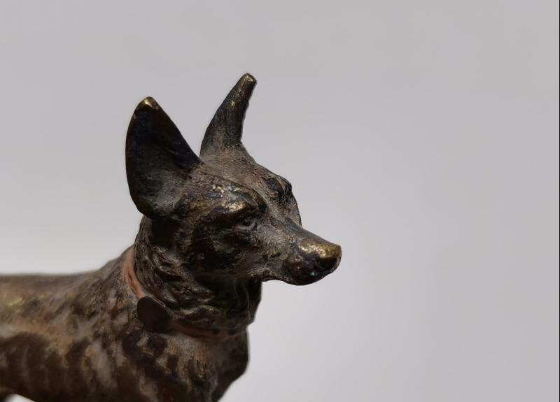 SANATÇI İŞİ ANTİKA KÖPEK BİBLOSU