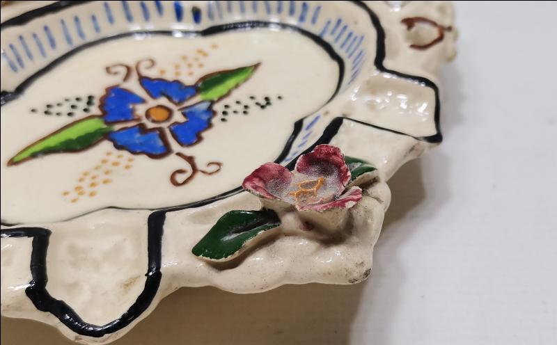 1971 TARİHLİ CUMA ÖRNEK USTA YAPIMI FARKLI FORMDA KÜTAHYA KÜL TABLASI