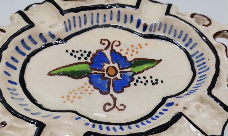 1971 TARİHLİ CUMA ÖRNEK USTA YAPIMI FARKLI FORMDA KÜTAHYA KÜL TABLASI