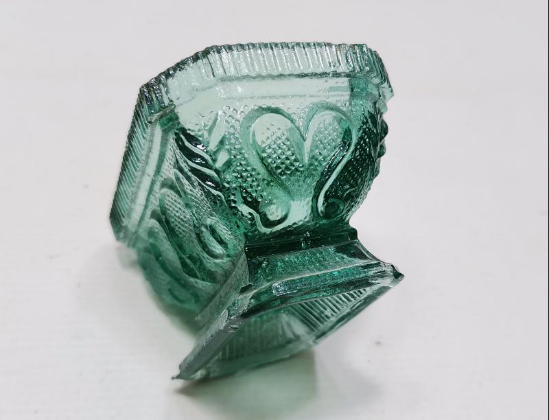 ANTİKA YEŞİL CAM ŞEKERLİK