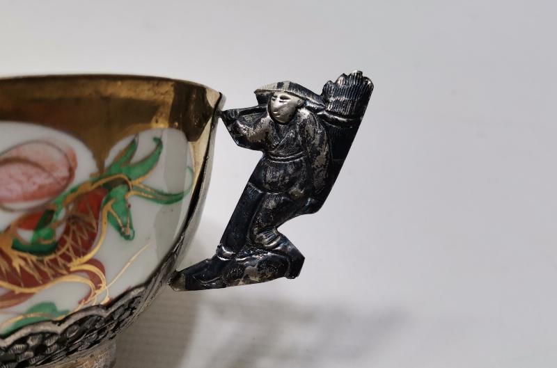 ESKİ JAPON İŞİ GÜMÜŞ & PORSELEN SAKE FİNCANI