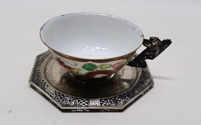 ESKİ JAPON İŞİ GÜMÜŞ & PORSELEN SAKE FİNCANI