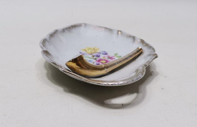 FARKLI FORMDA PORSELEN KÜL TABLASI