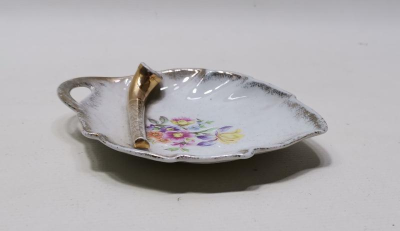 FARKLI FORMDA PORSELEN KÜL TABLASI