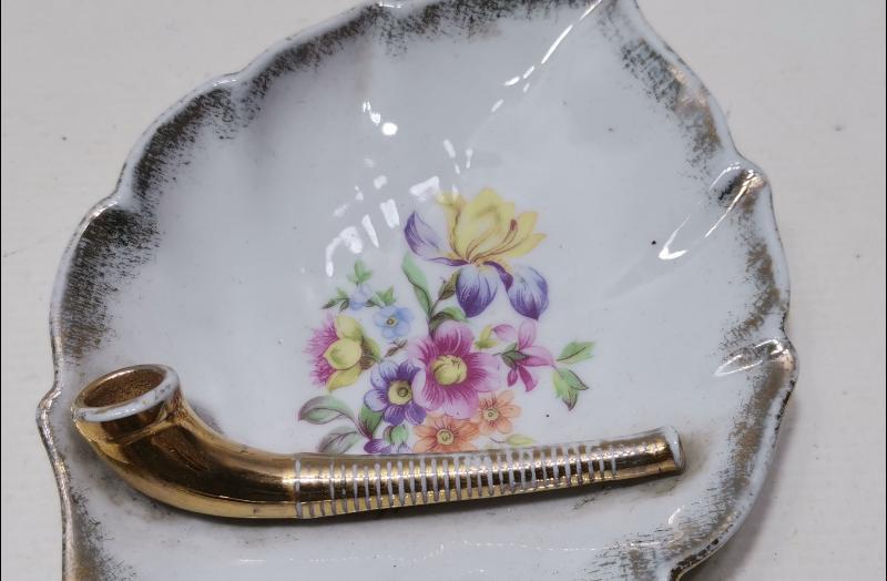 FARKLI FORMDA PORSELEN KÜL TABLASI