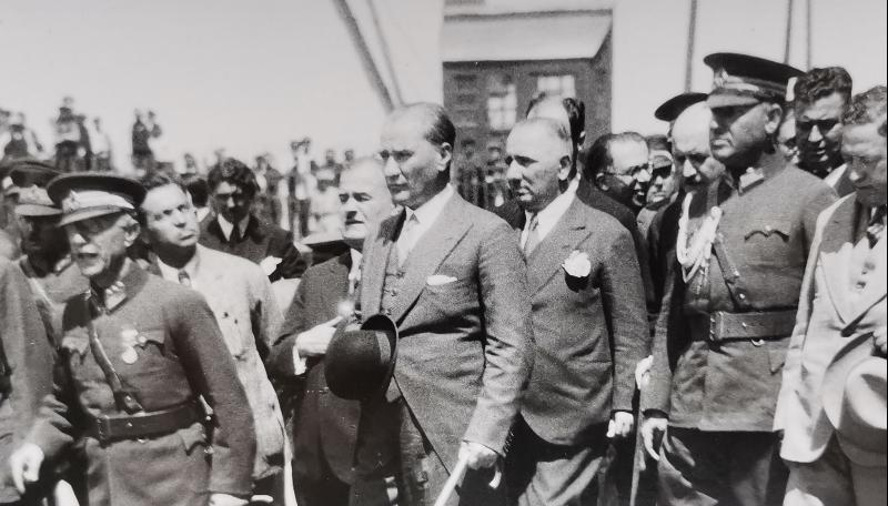 MUSTAFA KEMAL ATATÜRK VE DEVLET ERKANI BÜYÜK BOY ORJİNAL FOTOĞRAF