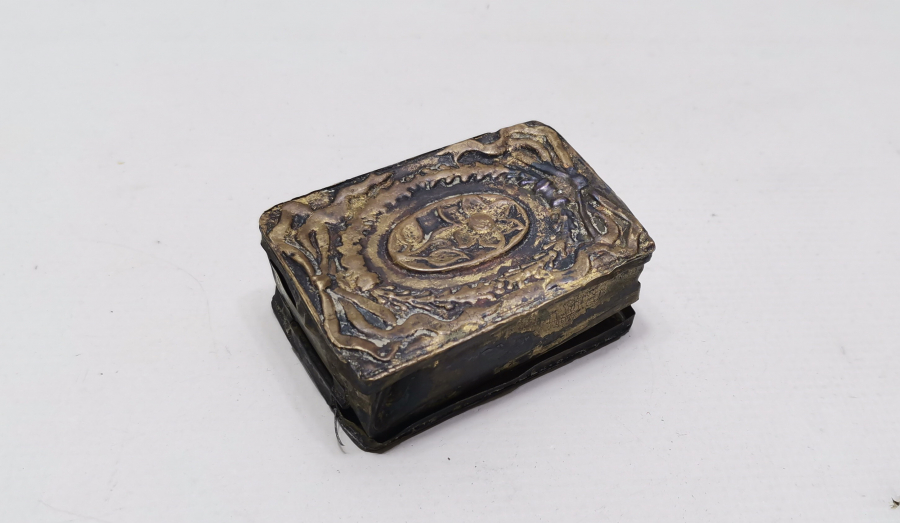 OSMANLI DÖNEMİ ÇİFT KAPAKLI VE KABARTMA İŞÇİLİKLİ ENFİYE KUTUSU