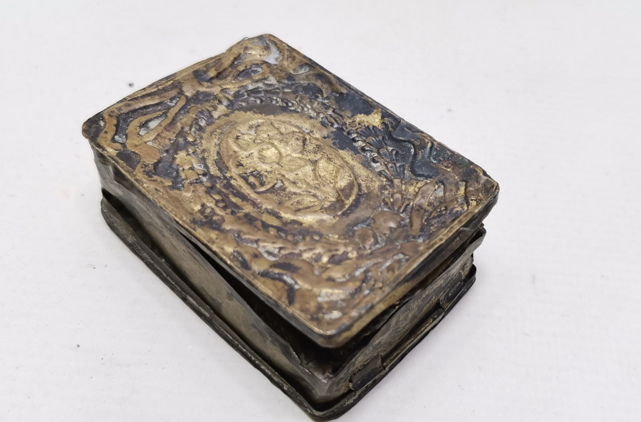 OSMANLI DÖNEMİ ÇİFT KAPAKLI VE KABARTMA İŞÇİLİKLİ ENFİYE KUTUSU