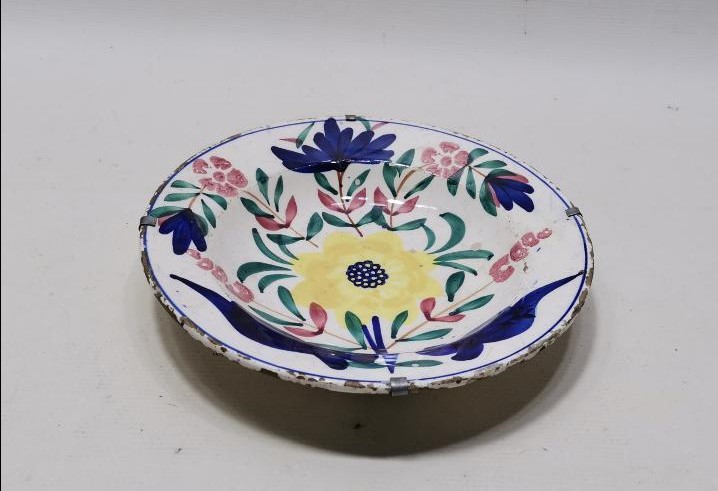 OSMANLI DÖNEMİ EL BOYAMA ÇİÇEKLERLE SÜSLÜ PORSELEN TABAK